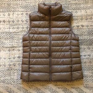 Light puffy vest, Uniglo